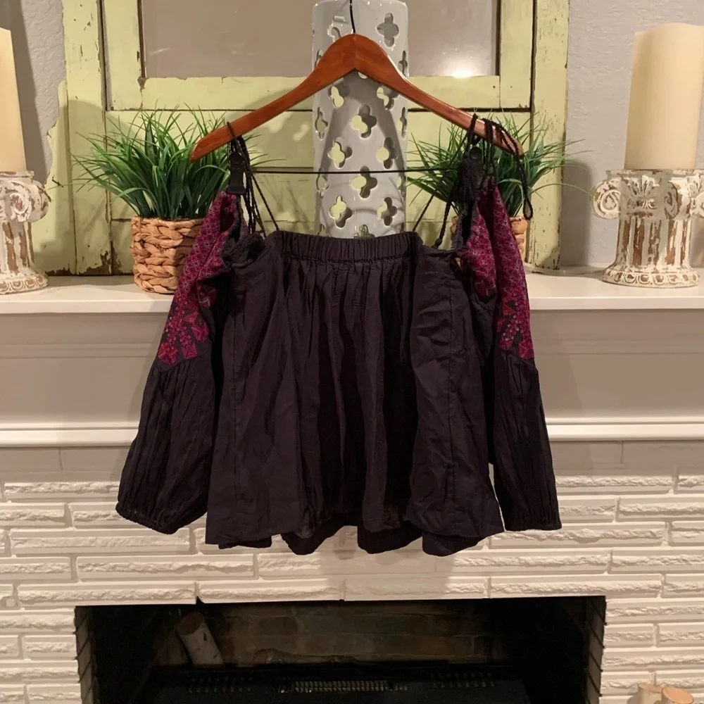 Free People Black Boho Embroidered Puff Sleeve Cold Shoulder Top Size Small